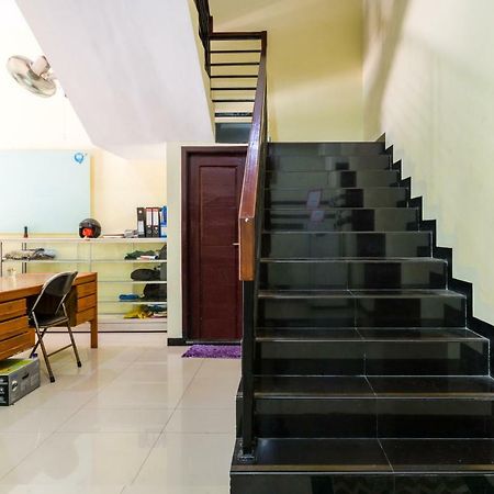 מלון Reddoorz Syariah @ Ketintang סוראבאיה מראה חיצוני תמונה