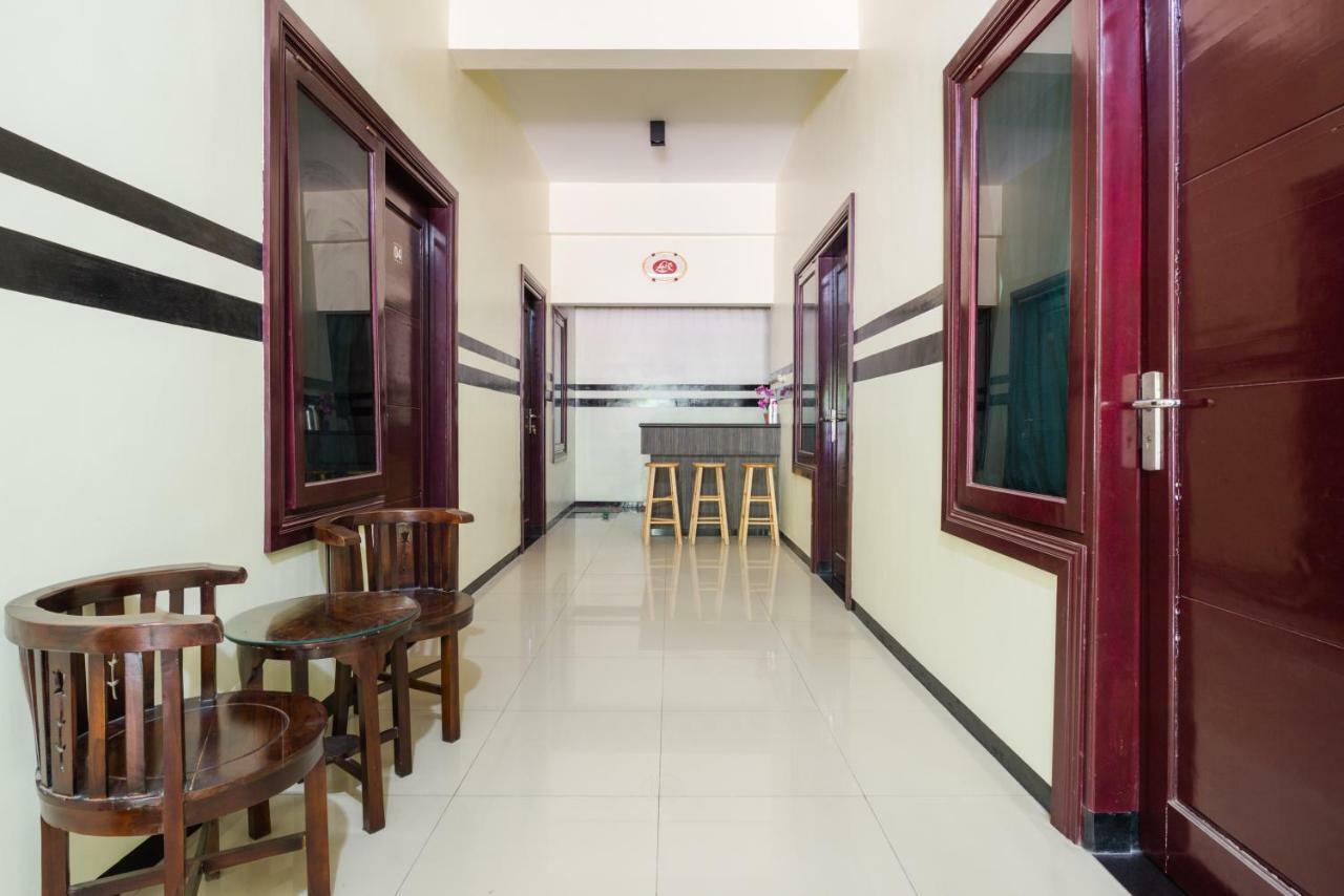 מלון Reddoorz Syariah @ Ketintang סוראבאיה מראה חיצוני תמונה